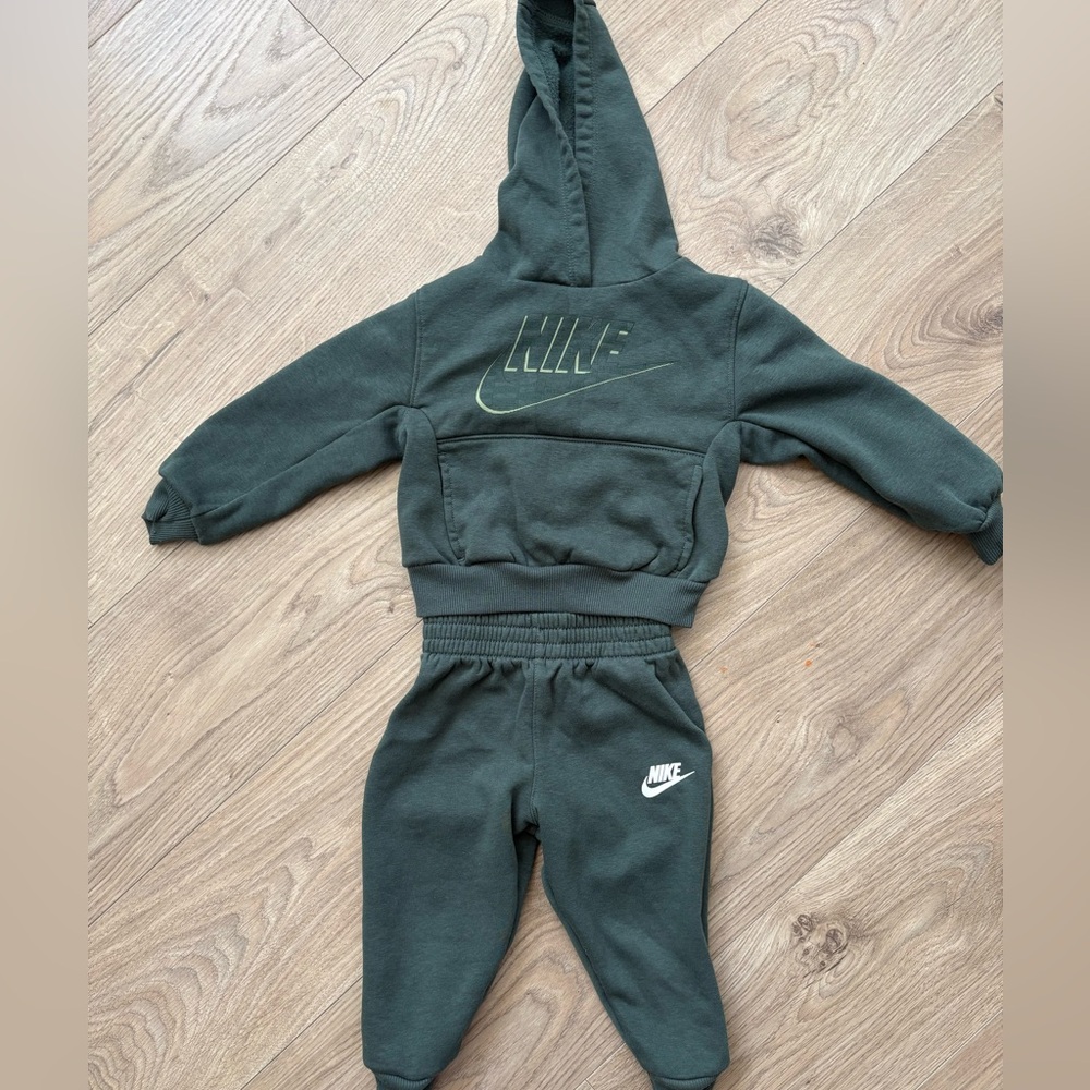 NIKE Toddler Tracksuit Set 2T Green Hoodie Joggers Outfit